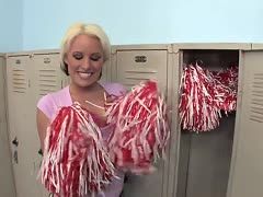 Cheerleaderin und Lehrer treiben es in der Kabine